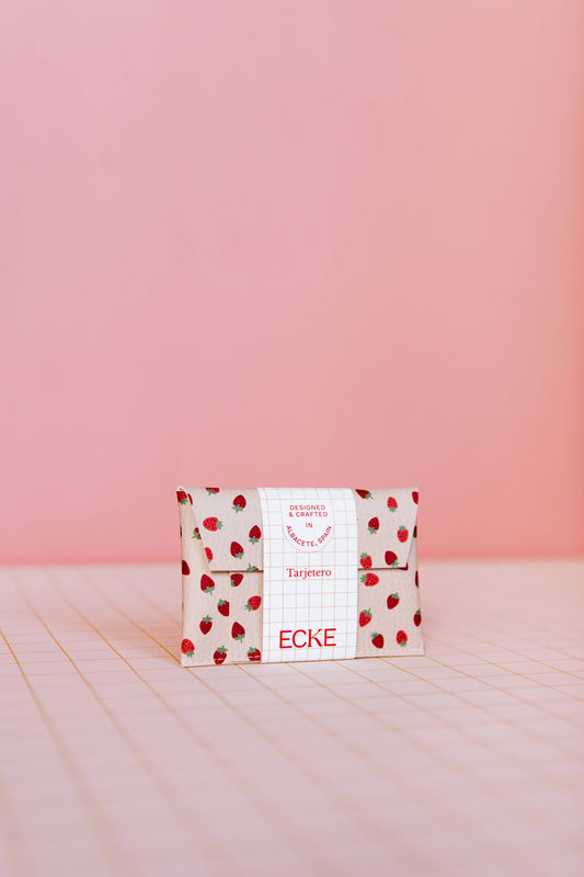 ECKE Kartenetui mit Erdbeer-Design in Nude