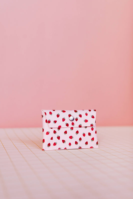 ECKE Kartenetui mit Erdbeermotiv in Pink