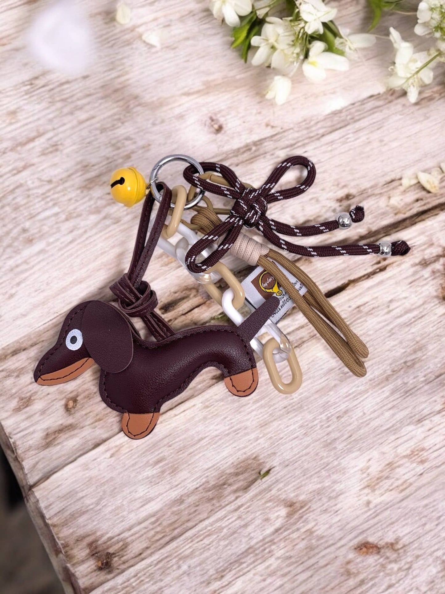 Taschenanhänger und Schlüsselanhänger Hund mit Glocke