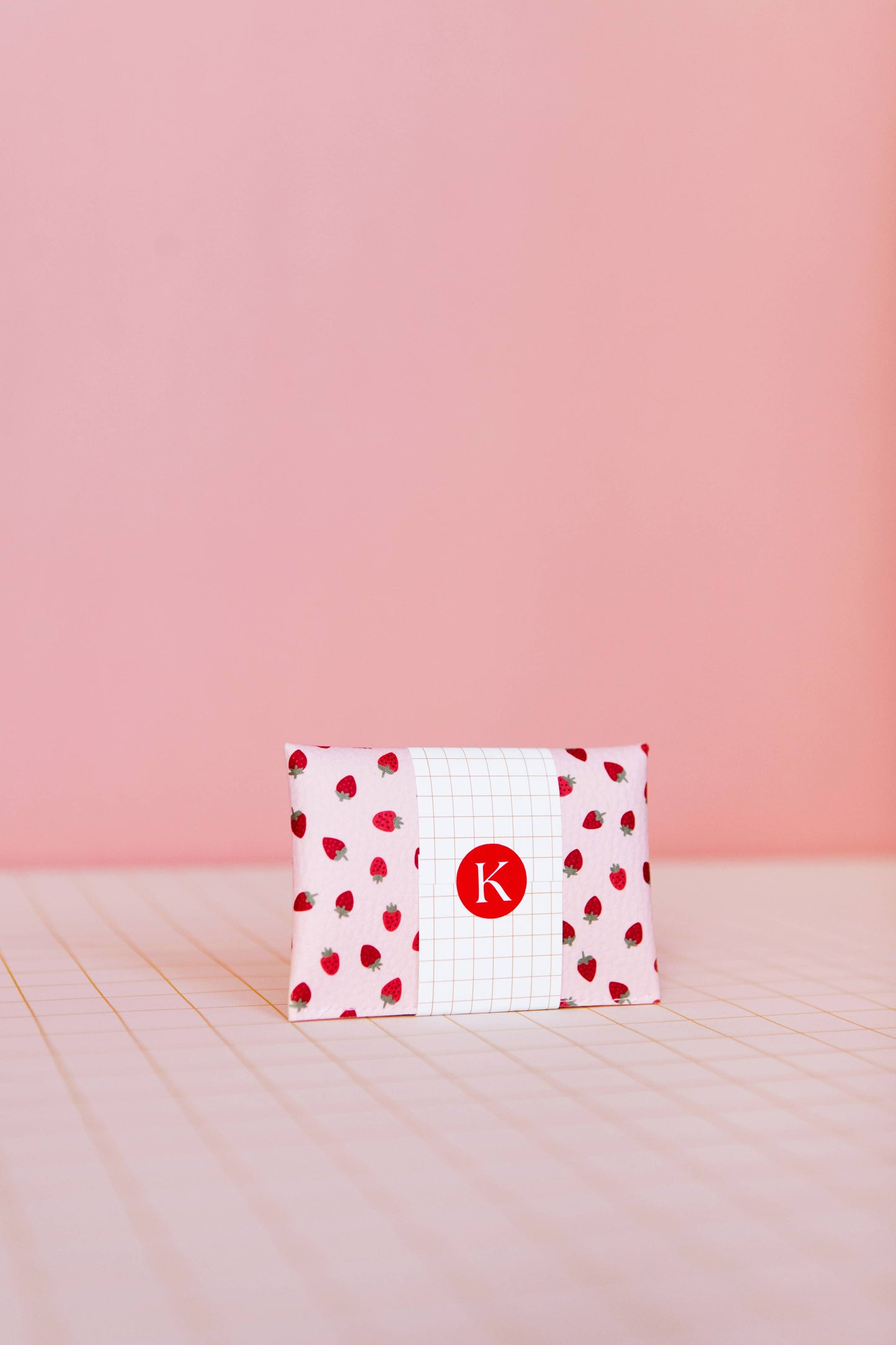 ECKE Kartenetui mit Erdbeermotiv in Pink